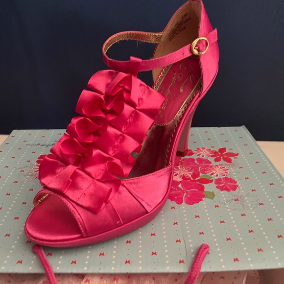 Poetic Licence Body Talk Pink High Heel shoe - Picture 2 of 5